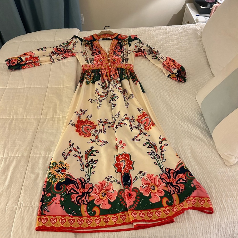 Elegant Floral Long Sleeve Dress in Cream and Red